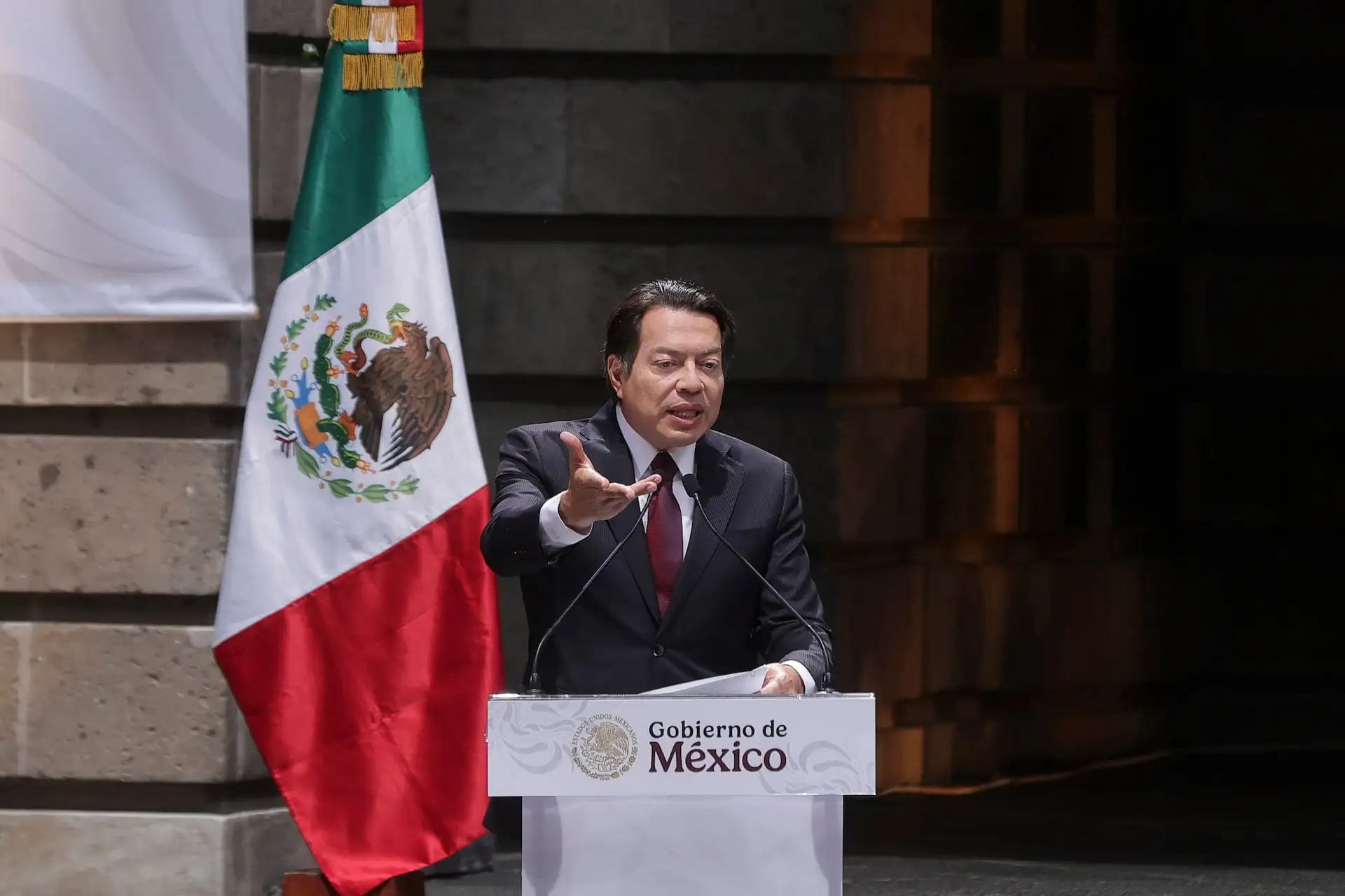 Mario Delgado niega entrega de recursos a la CNTE y aclara destino de los fondos